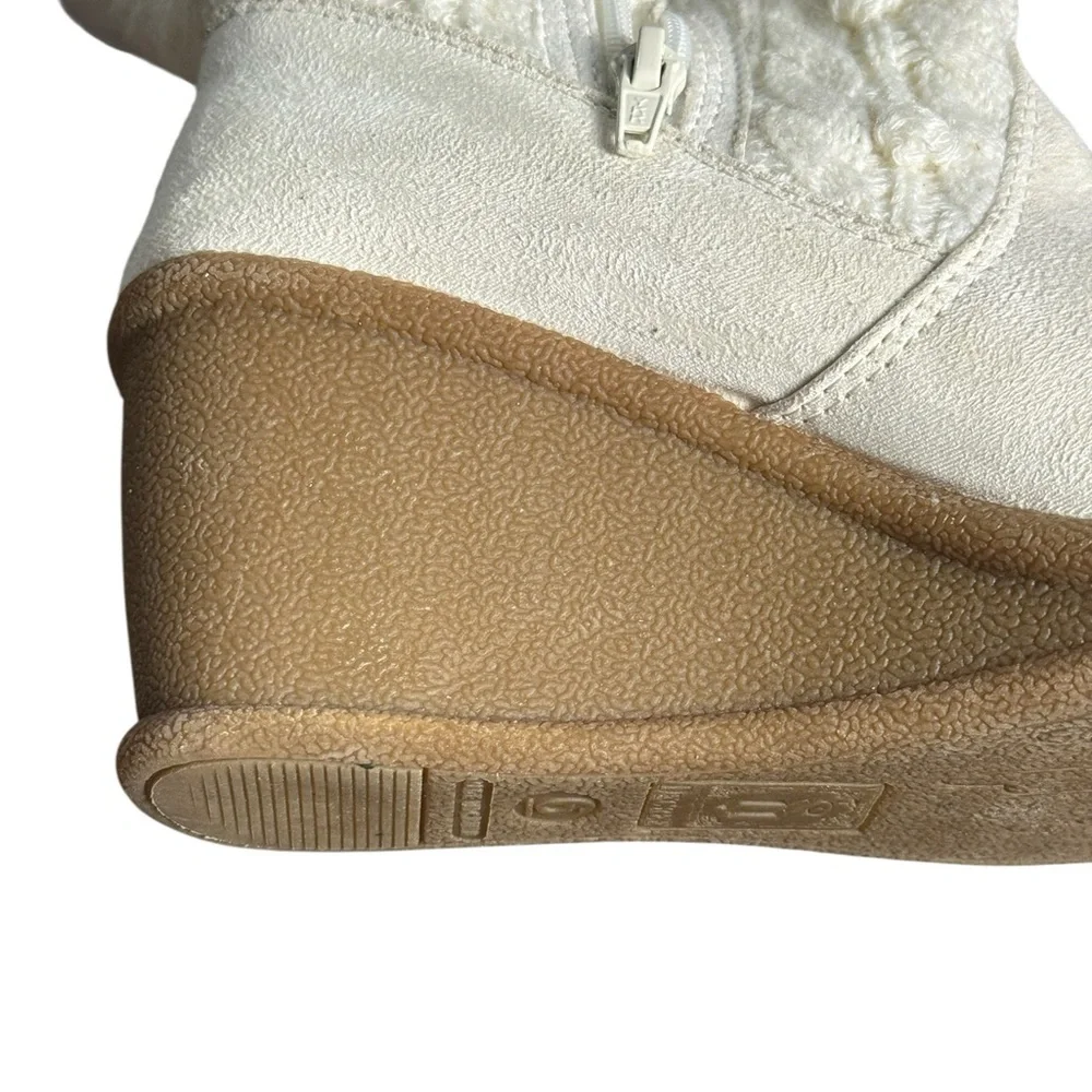 Decree White Cozy Knit Wedge Boots Faux Fur Trim Size 6 - Picture 4 of 8